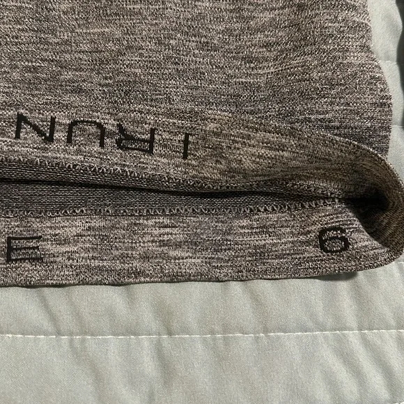 Lululemon Swiftly tech sparkle gray long sleeve crew like new - Picture 6 of 10